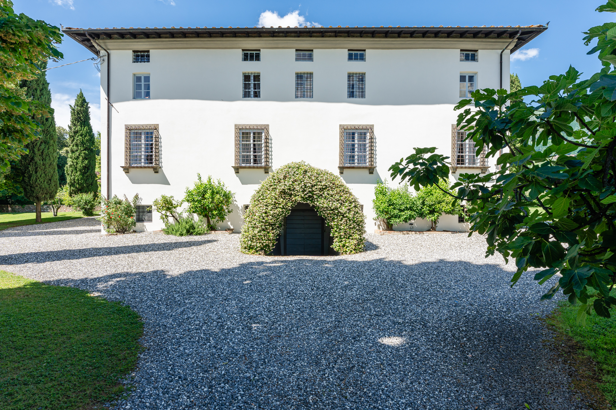 2048-FMB-Villa-Buonvisi-01