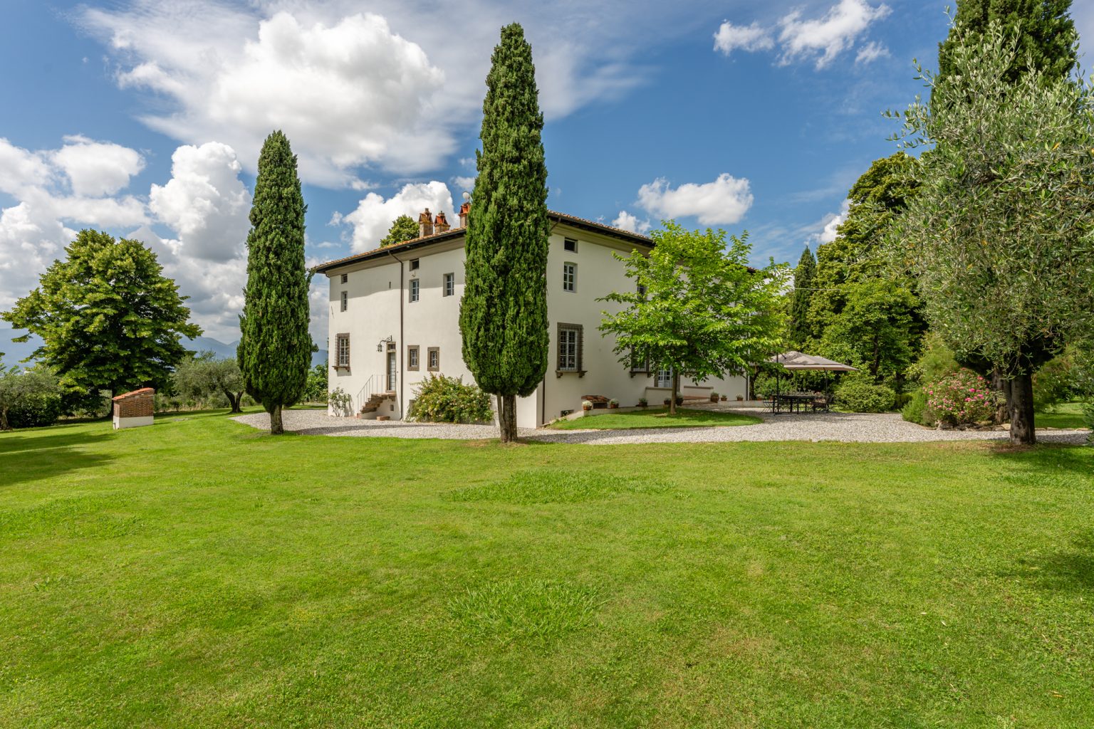 2048-FMB-Villa-Buonvisi-02-1536x1024