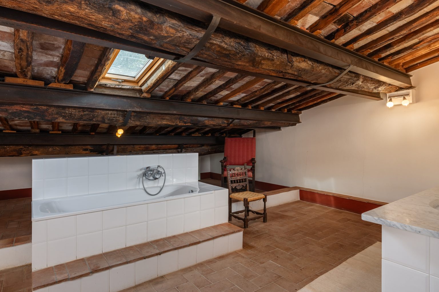 2048-FMB-Villa-Buonvisi-28-1536x1024