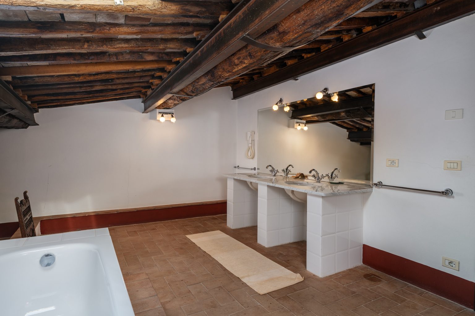 2048-FMB-Villa-Buonvisi-29-1536x1024